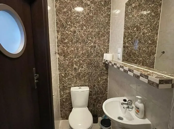 民宿 Sloneczna 尤斯托尼莫斯基