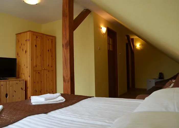 Sloneczna 尤斯托尼莫斯基